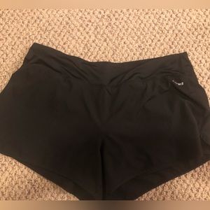 Black running shorts with back zip pocket